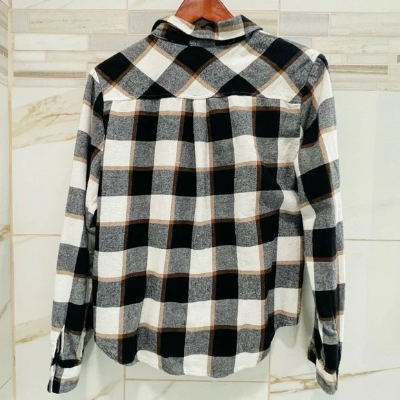 Harper Size medium Buffalo Plaid Button Up Tie Front Chest Pocket Flannel Shirt - Picture 6 of 8